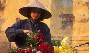 flower seller in vietnam.jpg